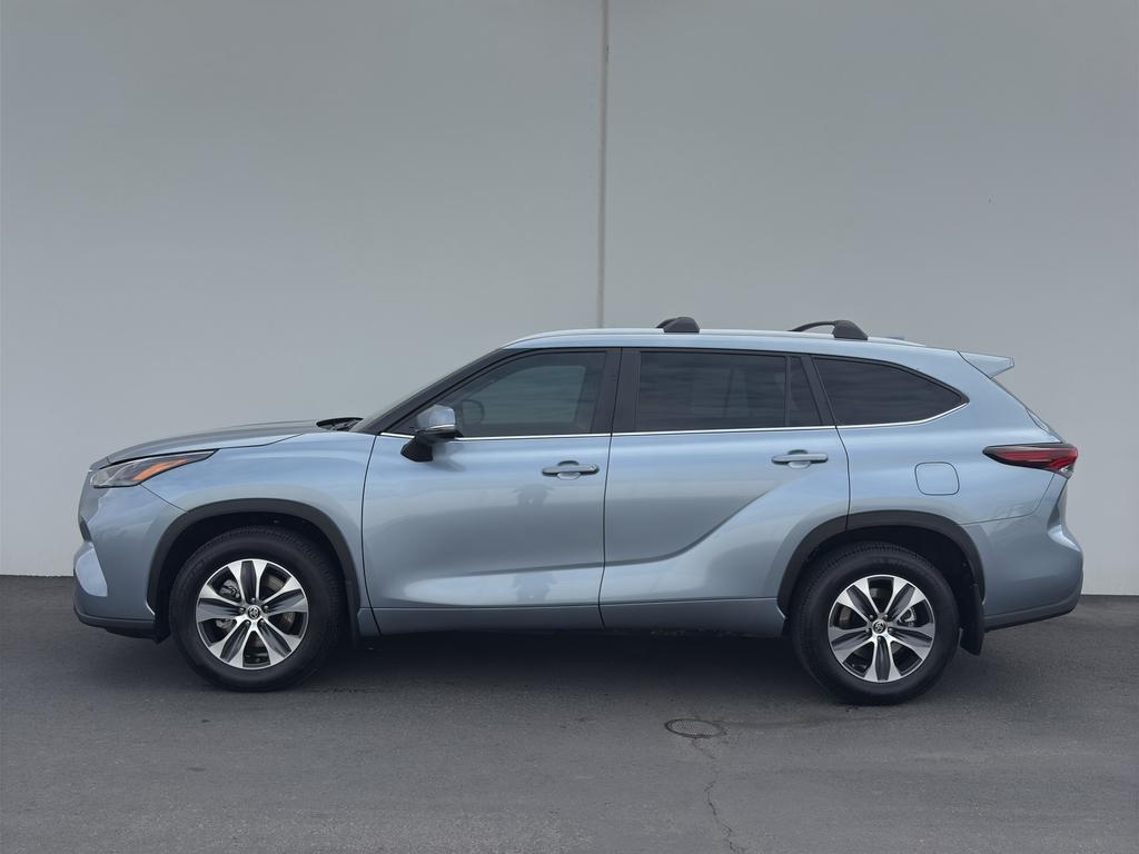 used 2024 Toyota Highlander car, priced at $48,900