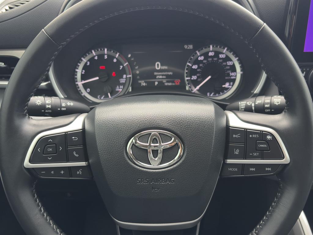 used 2024 Toyota Highlander car, priced at $48,900