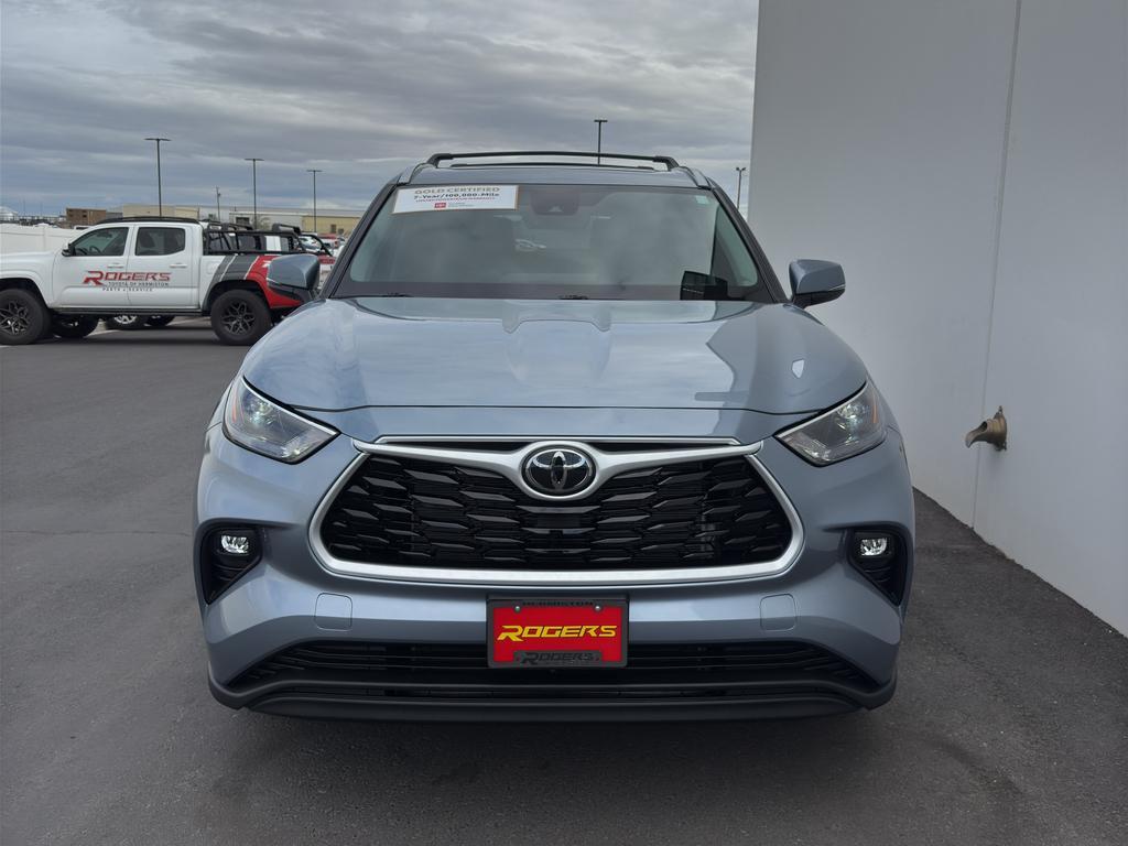 used 2024 Toyota Highlander car, priced at $48,900