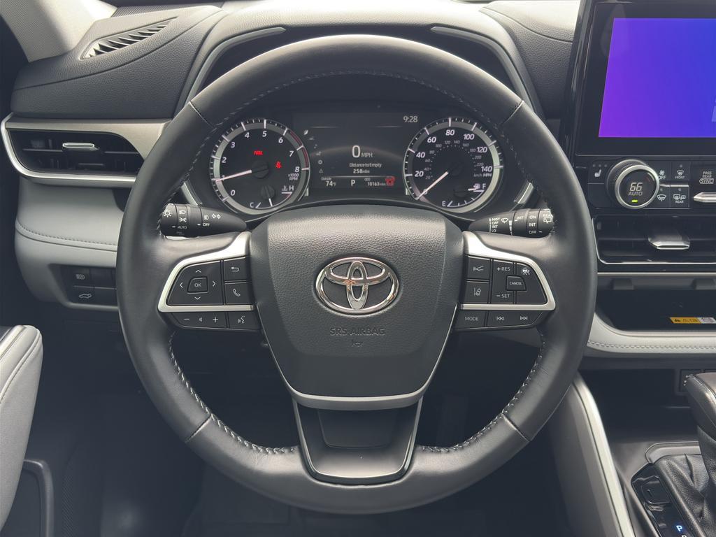 used 2024 Toyota Highlander car, priced at $48,900