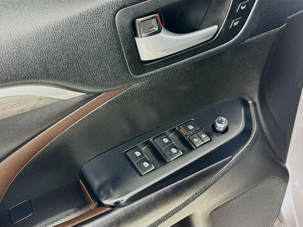 used 2018 Toyota Highlander car, priced at $24,900
