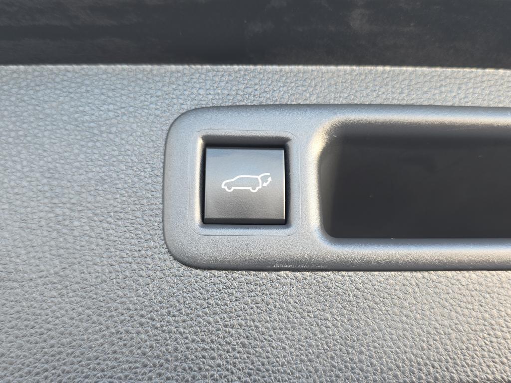 used 2023 Toyota Highlander car, priced at $43,993