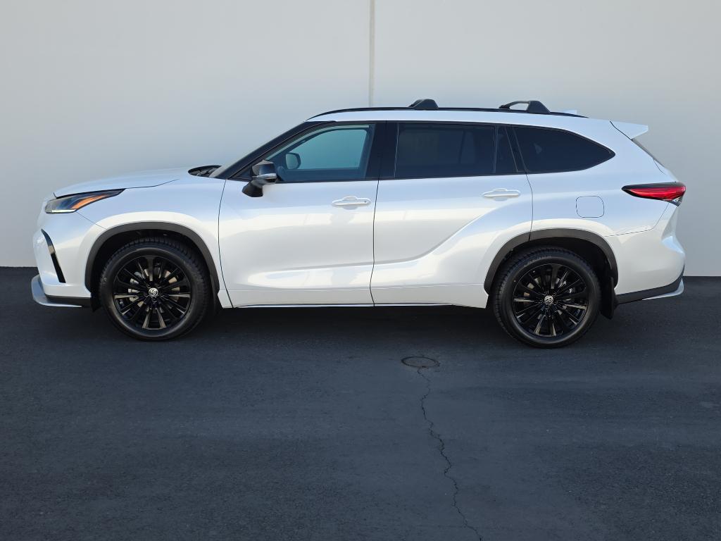 used 2023 Toyota Highlander car, priced at $43,993