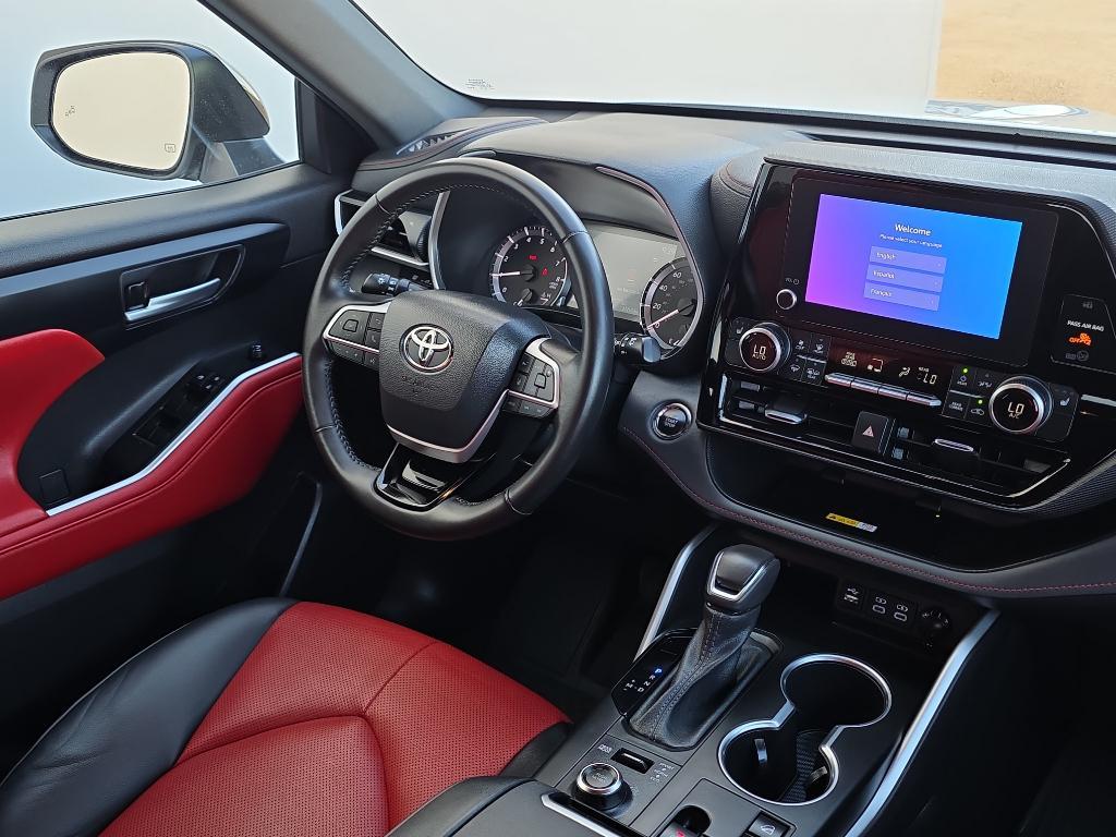 used 2023 Toyota Highlander car, priced at $43,993