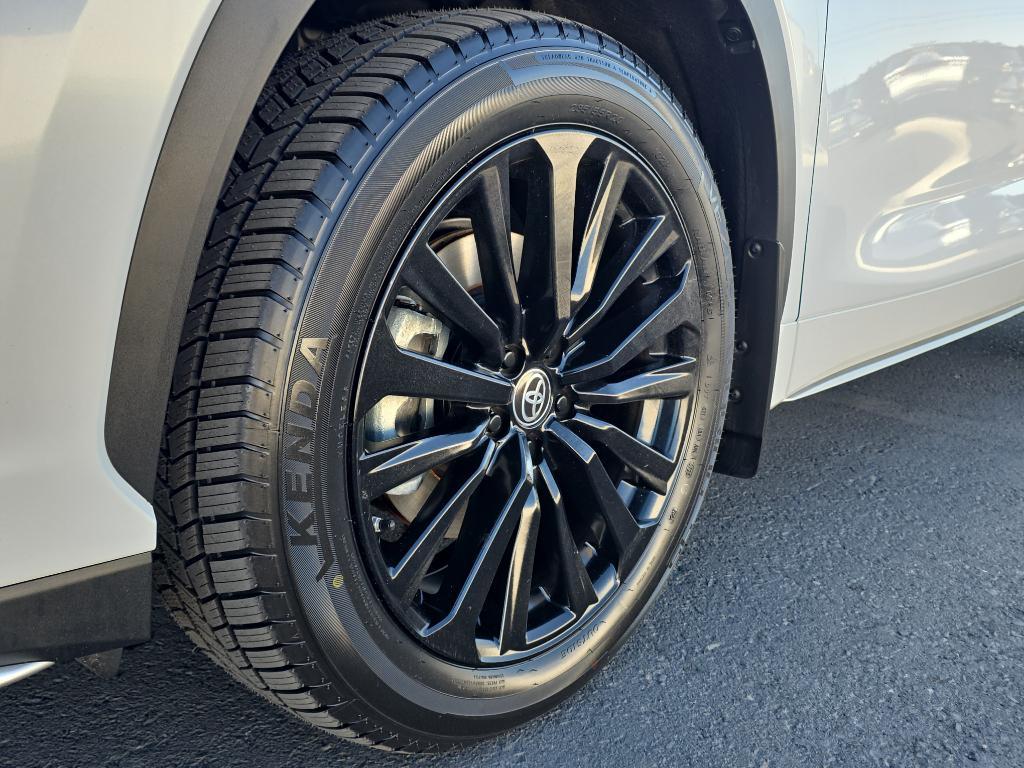 used 2023 Toyota Highlander car, priced at $43,993