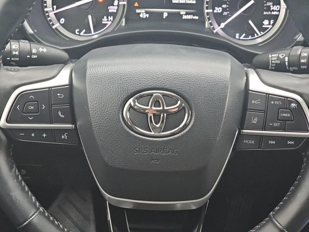 used 2022 Toyota Highlander car, priced at $44,900