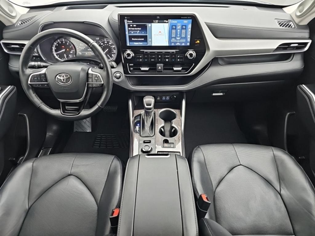 used 2022 Toyota Highlander car, priced at $44,900