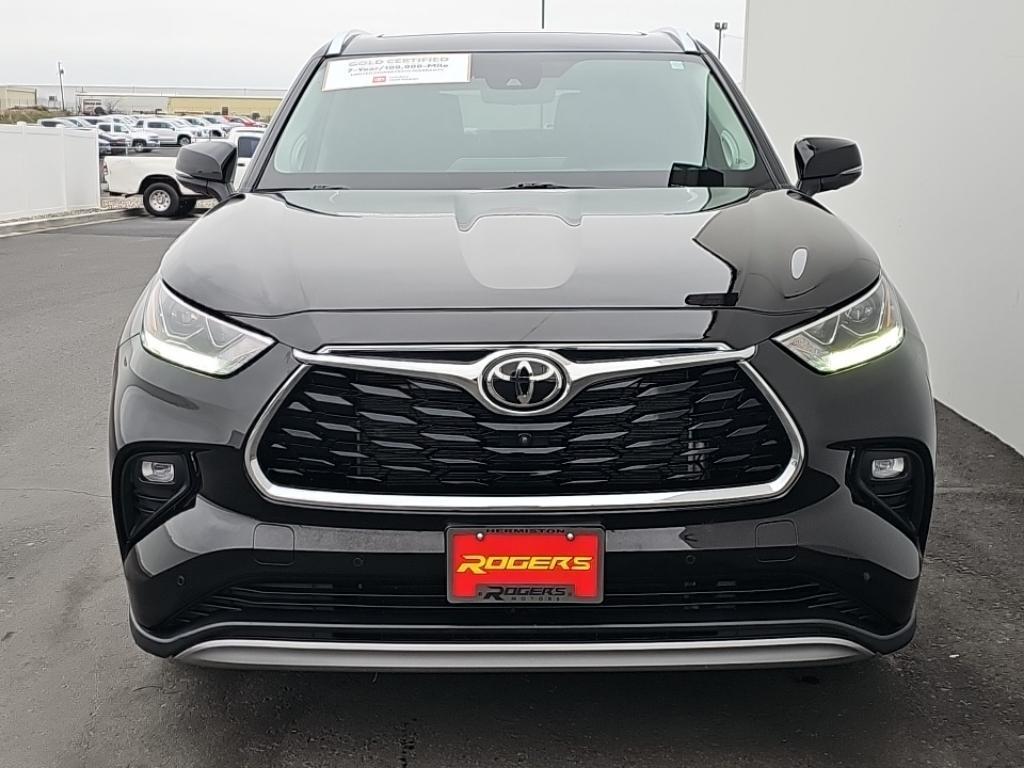 used 2022 Toyota Highlander car, priced at $44,900