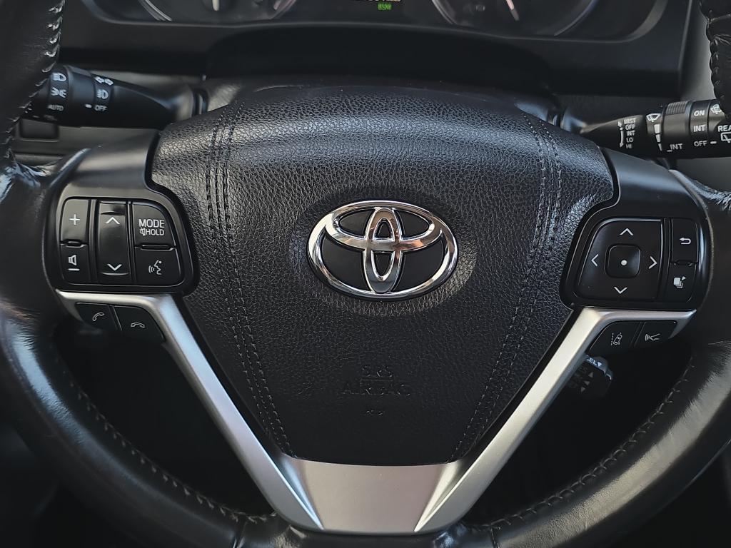 used 2017 Toyota Highlander car, priced at $21,444
