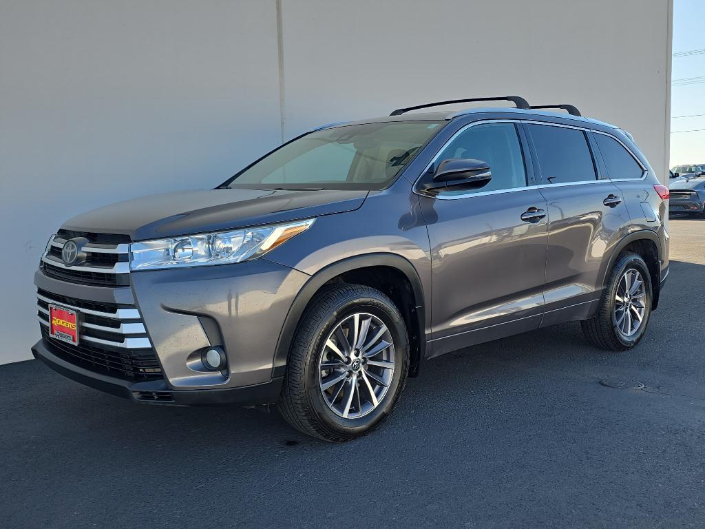 used 2017 Toyota Highlander car, priced at $21,444