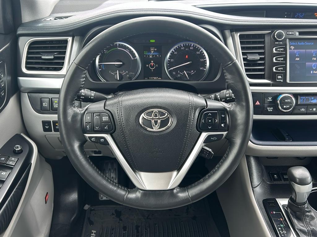 used 2015 Toyota Highlander Hybrid car, priced at $24,900