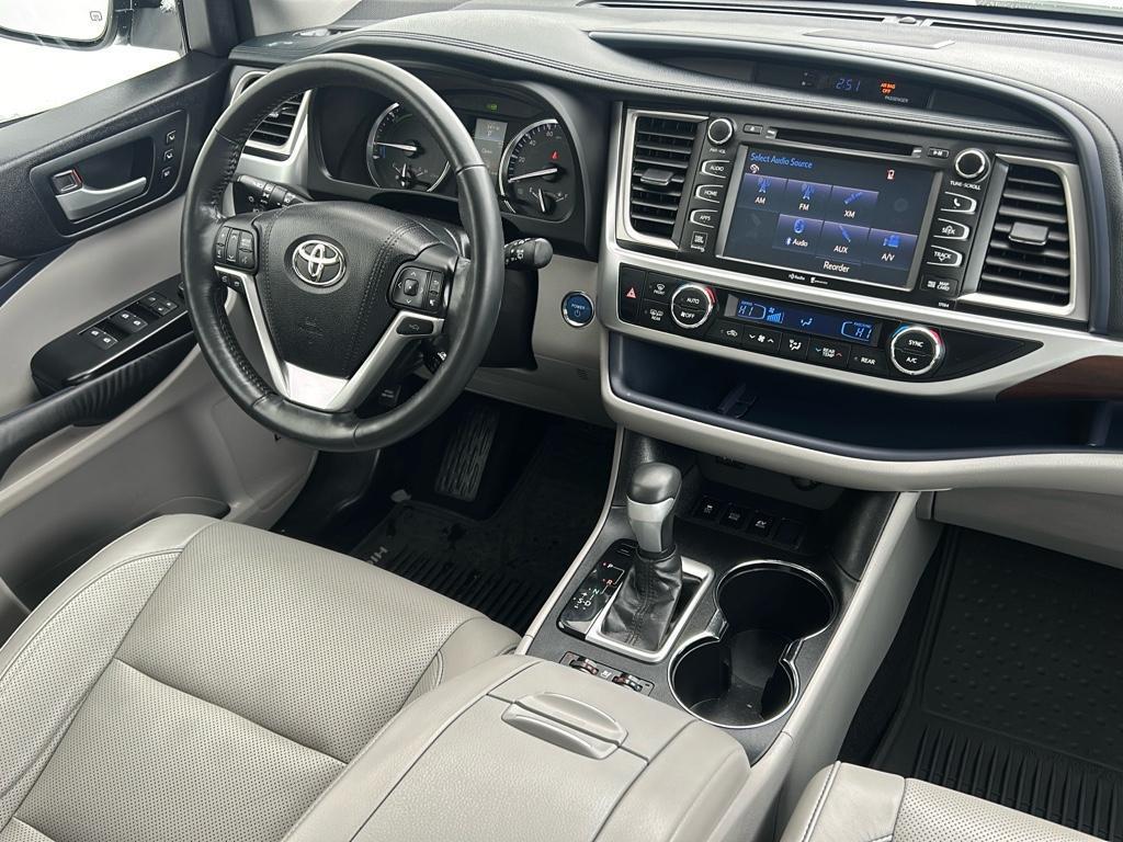 used 2015 Toyota Highlander Hybrid car, priced at $24,900