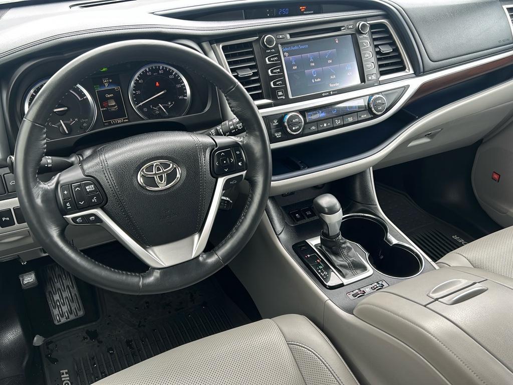 used 2015 Toyota Highlander Hybrid car, priced at $24,900