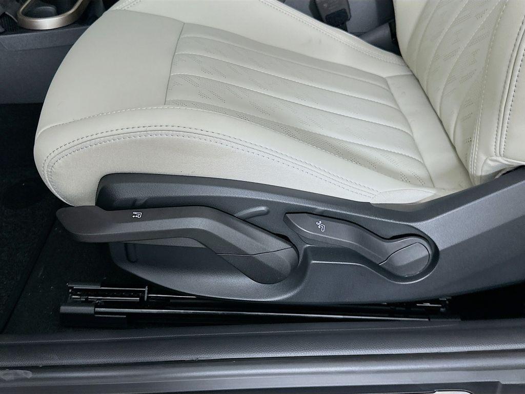 used 2025 MINI Hardtop car, priced at $29,900