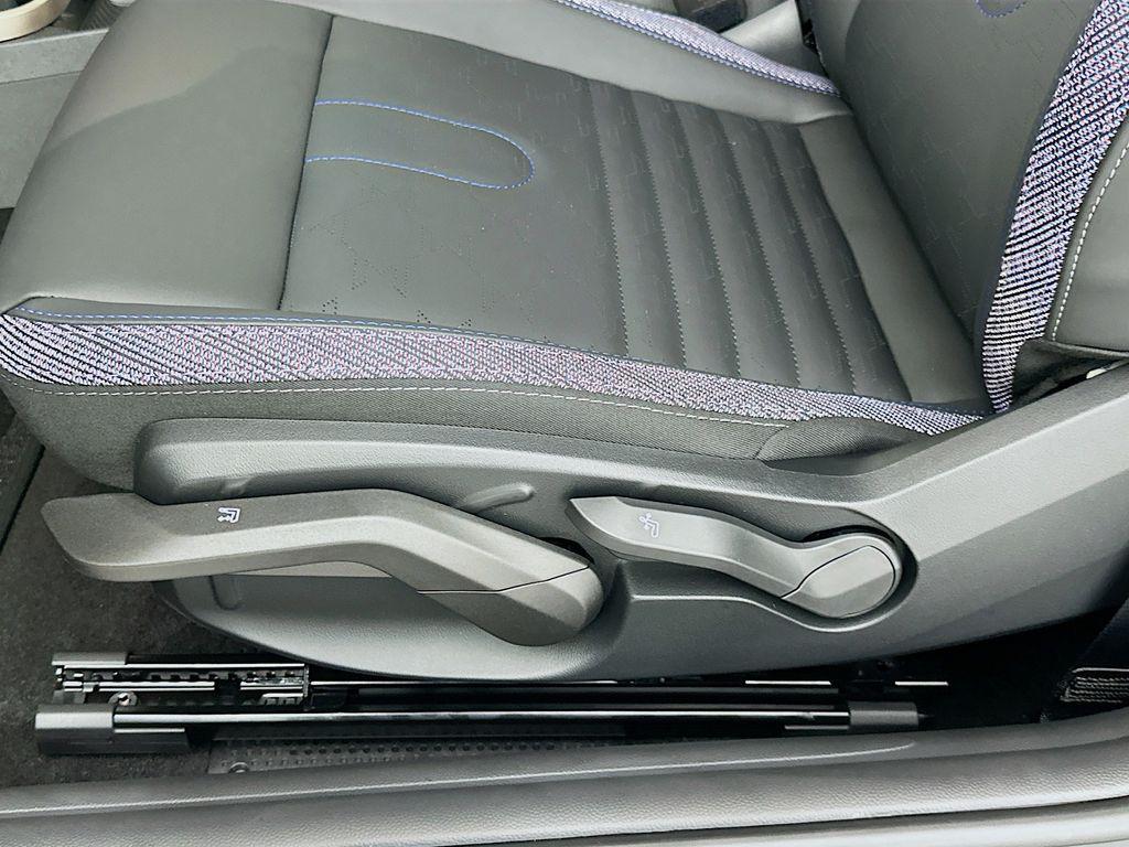 used 2025 MINI Hardtop car, priced at $29,500