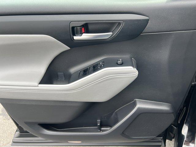 used 2023 Toyota Highlander car, priced at $34,698
