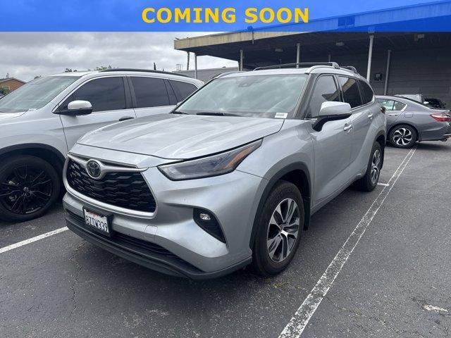 used 2022 Toyota Highlander car, priced at $36,058