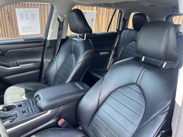 used 2022 Toyota Highlander car, priced at $35,542