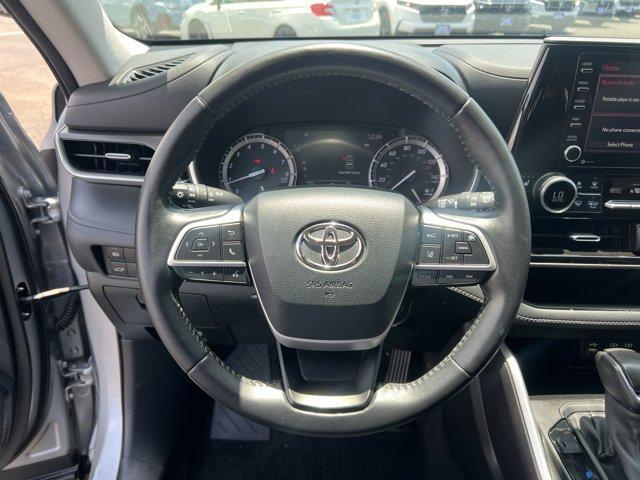 used 2022 Toyota Highlander car, priced at $35,542