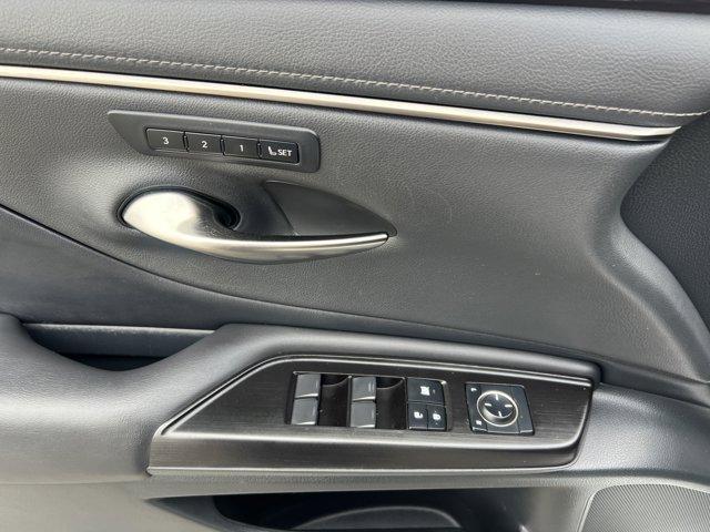 used 2019 Lexus ES 300h car, priced at $31,876