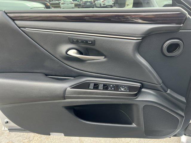 used 2019 Lexus ES 300h car, priced at $31,876