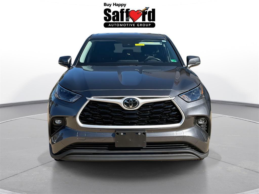 used 2023 Toyota Highlander car, priced at $31,900