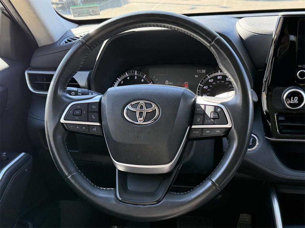 used 2023 Toyota Highlander car, priced at $31,900