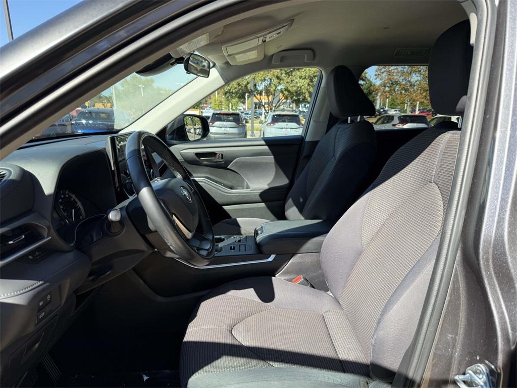 used 2023 Toyota Highlander car, priced at $31,900