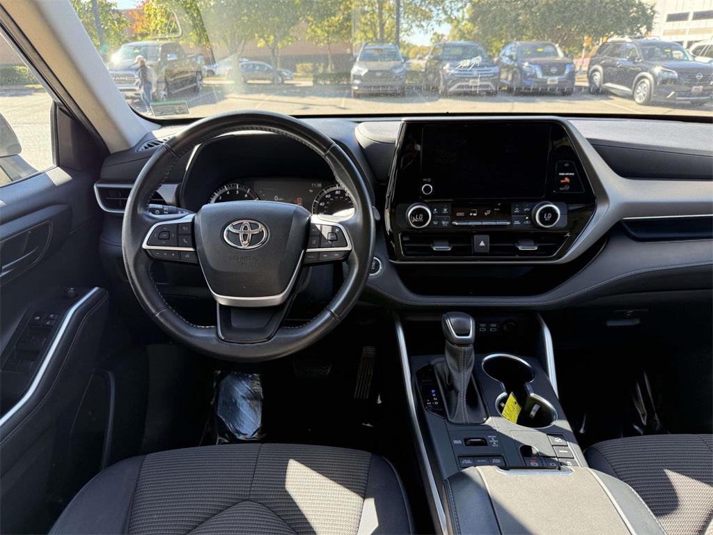 used 2023 Toyota Highlander car, priced at $31,900
