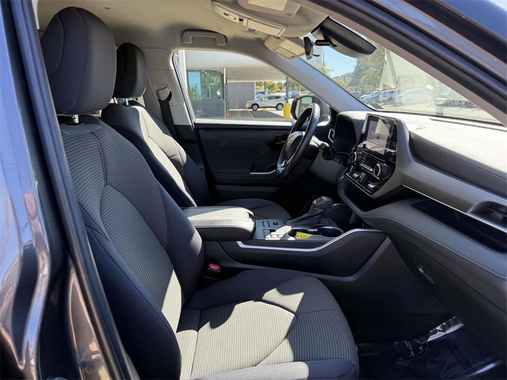 used 2023 Toyota Highlander car, priced at $31,900
