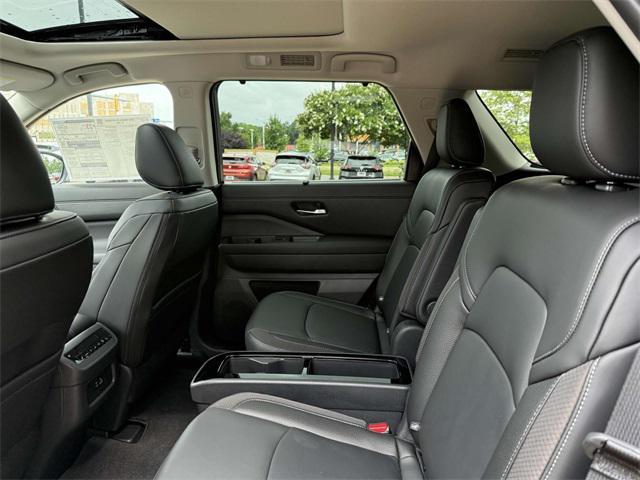 new 2025 Nissan Pathfinder car, priced at $46,976