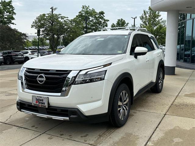 new 2024 Nissan Pathfinder car, priced at $40,984