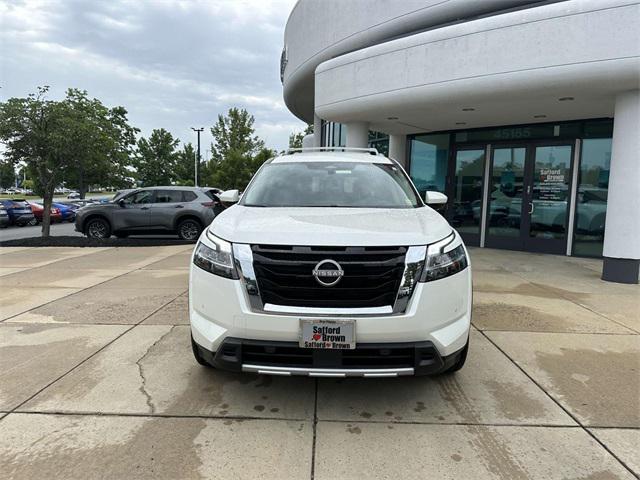 new 2024 Nissan Pathfinder car, priced at $40,984