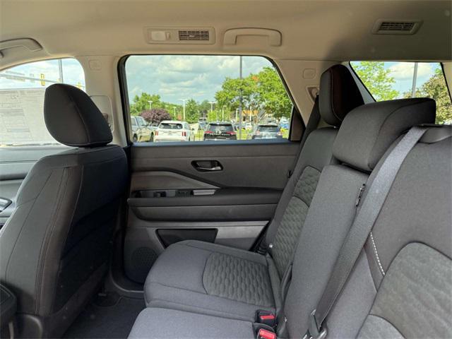 new 2025 Nissan Pathfinder car, priced at $34,752