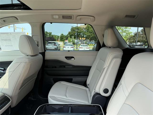 new 2025 Nissan Pathfinder car, priced at $45,163