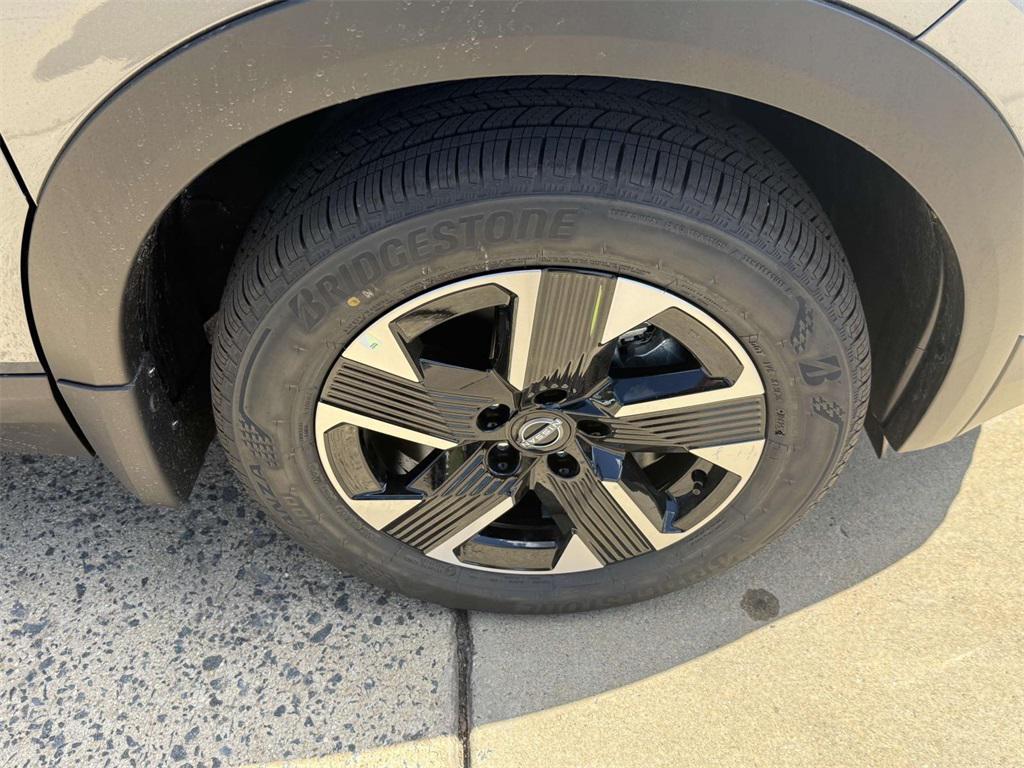 new 2025 Nissan Kicks car, priced at $26,653