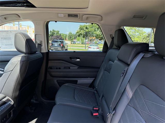 new 2025 Nissan Pathfinder car, priced at $48,602