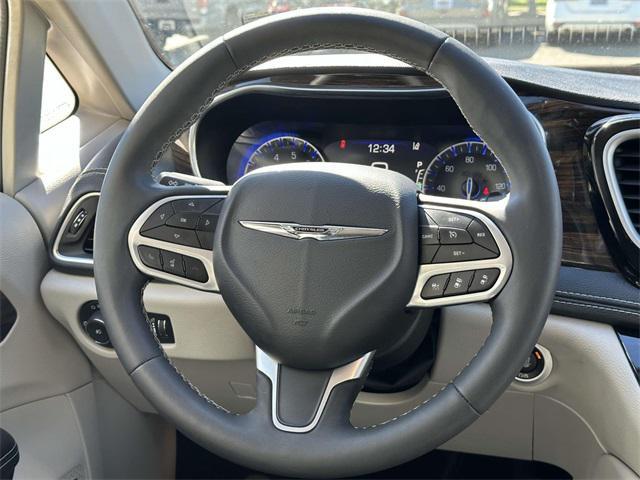 used 2022 Chrysler Pacifica car, priced at $34,000