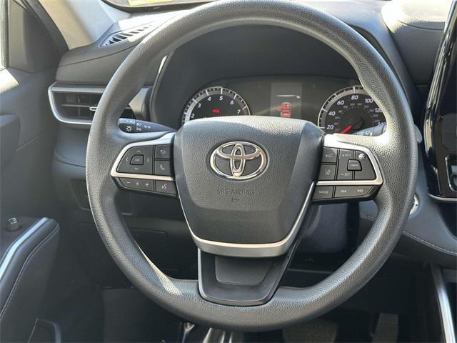 used 2022 Toyota Highlander car, priced at $34,500