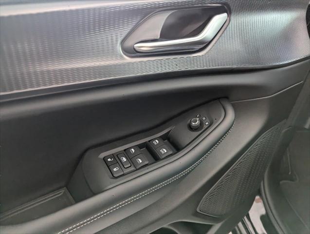 new 2025 Jeep Grand Cherokee car, priced at $39,924
