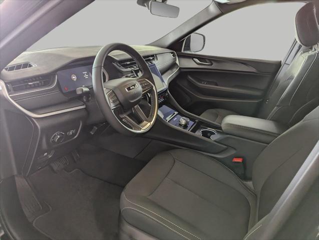 new 2025 Jeep Grand Cherokee car, priced at $39,924