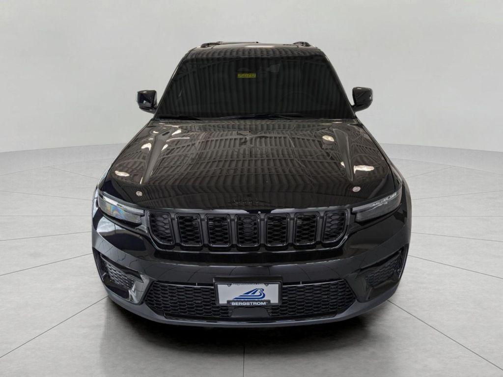 new 2025 Jeep Grand Cherokee car, priced at $48,102