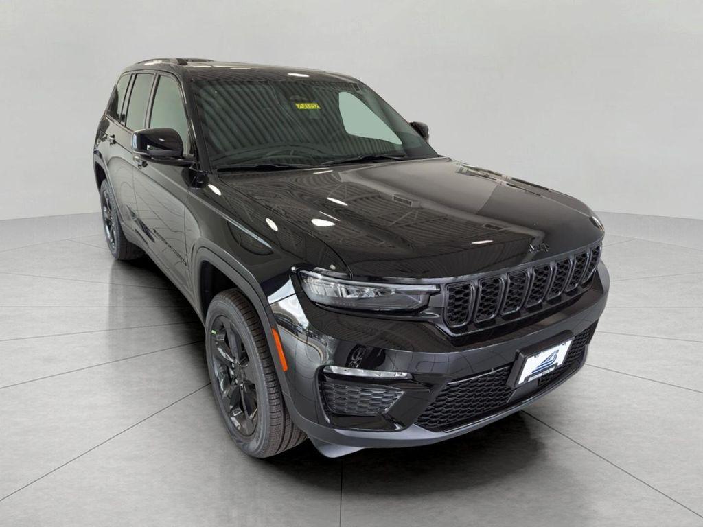 new 2025 Jeep Grand Cherokee car, priced at $48,102