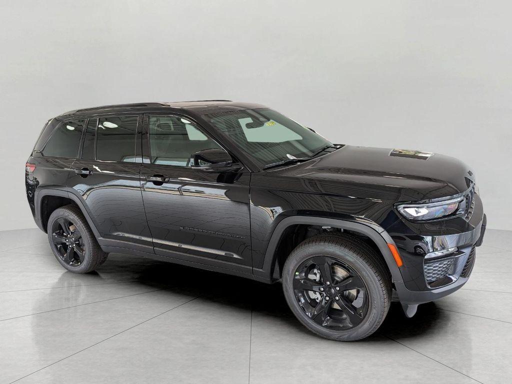 new 2025 Jeep Grand Cherokee car, priced at $48,102