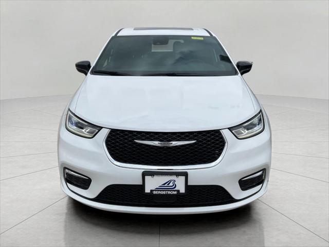 new 2025 Chrysler Pacifica car, priced at $45,986