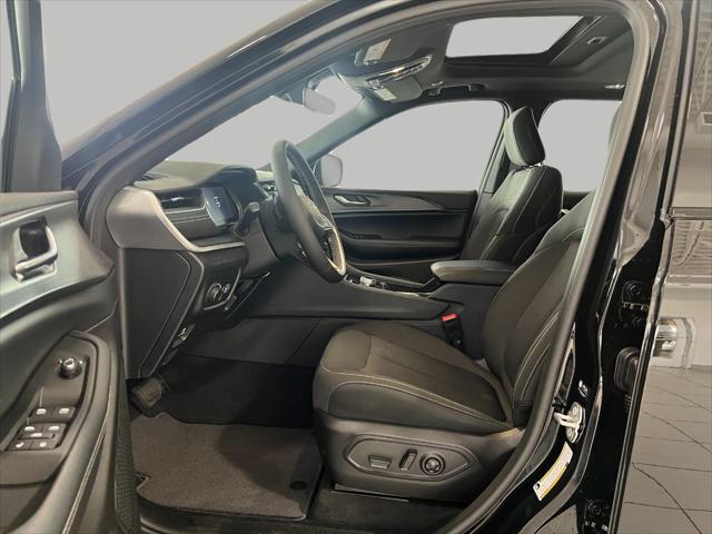 new 2025 Jeep Grand Cherokee car, priced at $40,672