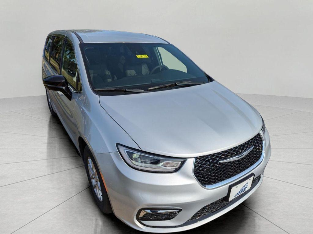 new 2026 Chrysler Pacifica car, priced at $43,412
