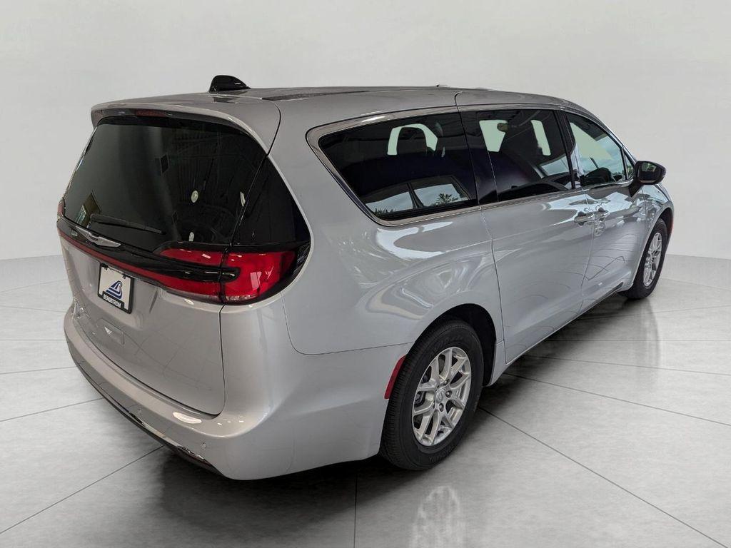 new 2026 Chrysler Pacifica car, priced at $41,663