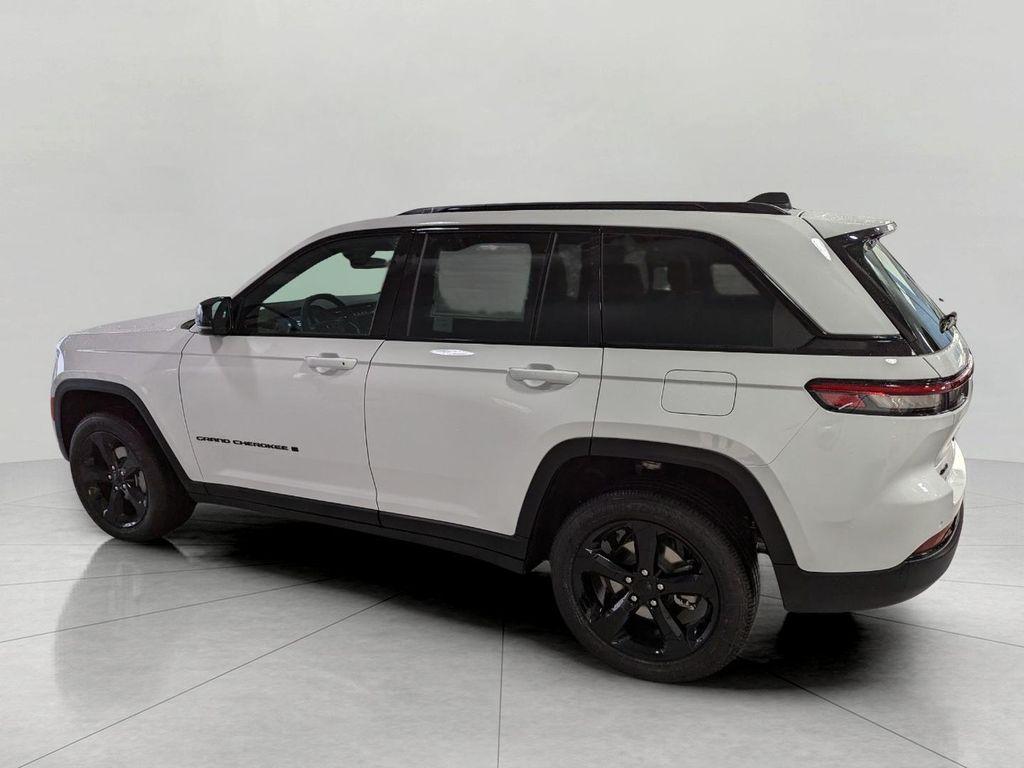 new 2025 Jeep Grand Cherokee car, priced at $39,475