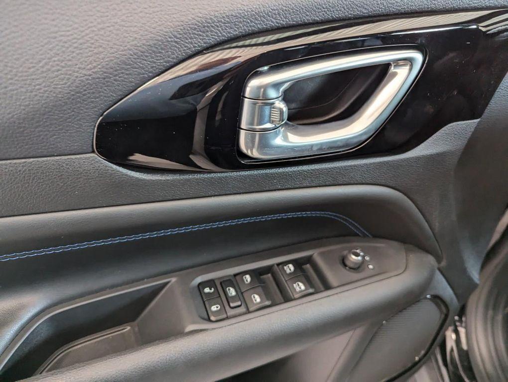 new 2025 Jeep Compass car, priced at $33,225